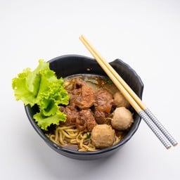 ก๋วยเตี๋ยวริมรั้ว by Amir halal foods
