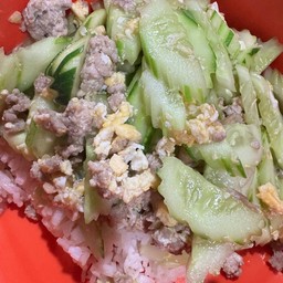 แตงกวาผัดไข่ ใส่หมูสับ