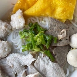 ก๋วยเตี๋ยวหมูเด้งดึบ