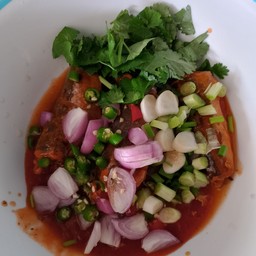 ยำปลากระป๋อง 2ป๋อง(กับข้าว)