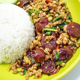แซ่บx2 ข้าวราดกะเพราหมูสับ&กุนเชียง