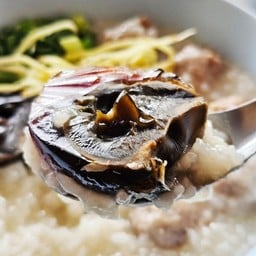 โจ๊กหมูธรรมดา ไข่เยี่ยวม้า