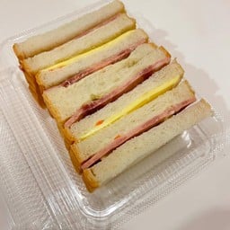 Eat a sandwich (แซนวิช)