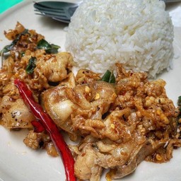 กระเพราหมูสามชั้นสไลด์