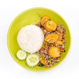 ข้าวราดผัดเต้าหู้ไข่ทรงเครื่อง