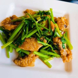 เนื้อปลาผัดขึ้นฉ่าย