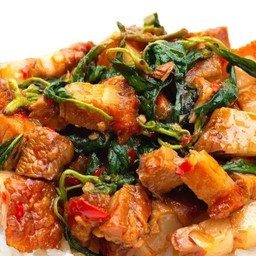 ข้าว+กระเพราหมูกรอบ