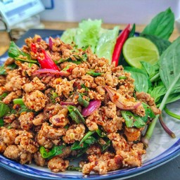ลาบหมู หรือ ไก่