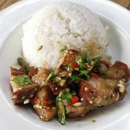 ผัดพริกขี้หนูหมูกรอบ