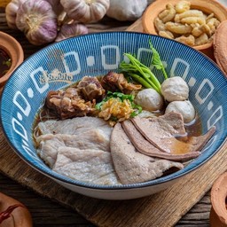 ก๋วยเตี๋ยวเรือหมูน้ำตก