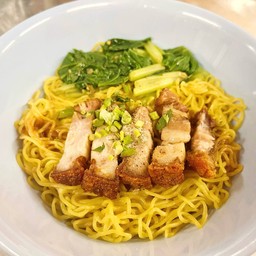 บะหมี่หมูกรอบ