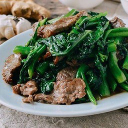 ข้าวคะน้าเนื้อทอด