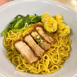 บะหมี่เกี๊ยวหมูกรอบ