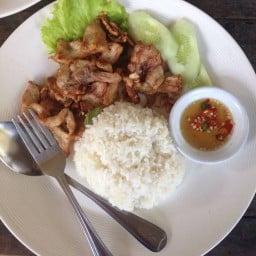 ตามสั่งริมสระ