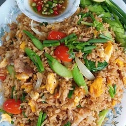 ข้าวผัดพริกเผาทะเล