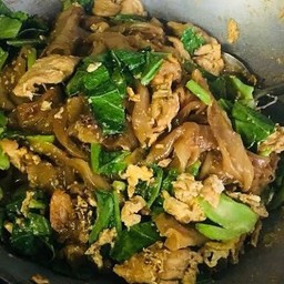 ผัดซีอิ้วไก่