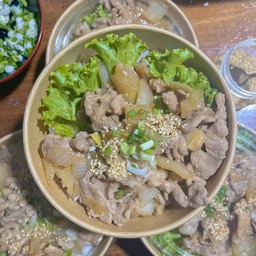 ข้าวหน้าซอสเกาหลี