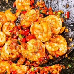 กุ้งแม่น้ำ + หมูชิ้น คั่วพริกเกลือ ราดข้าว  (กุ้ง 3 ตัว)