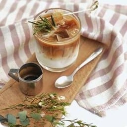 ลาเต้เยลลี่น้ำผึ้งเย็น