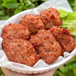 หมูก้อนวุ้นเส้นกระเทียมพริกไทย 6 ชิ้น [EM]