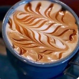 คาราเมลมัคคิอาโต้ ร้อน