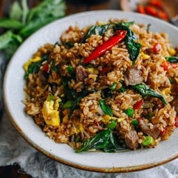 ข้าวผัดพริกเผาเนื้อ