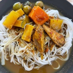 ขนมจีนแกงไตปลา (รสเค็มนำ)