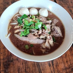 ก๋วยเตี๋ยวหมูตุ๋น ข้าวกะเพรารสเด็ด By เจ๊นาง