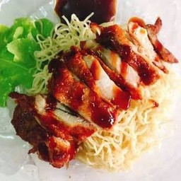 บะหมี่แห้งไก่ย่างราดซอสเทอริยากิ