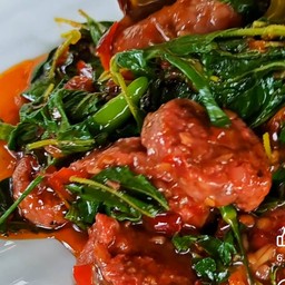 แหนมผัด นำ้พริกเผา ราดข้าว +ไข่ดาว