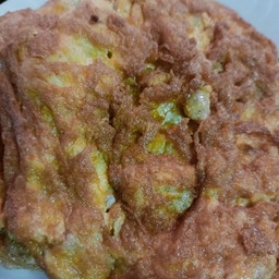 ไข่เจียวหมูสับราดข้าว