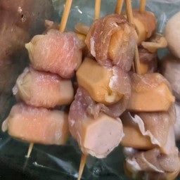 ไส้กรอกไก่พันหมู  (ชุด 3 ไม้)
