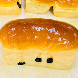 ปังเนยสด ไส้ลูกเกด