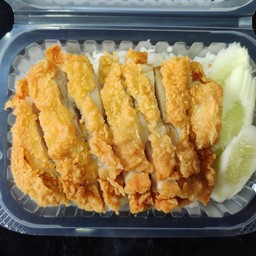 ข้าวไก่ทอด (สะโพกติดหนัง)