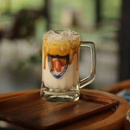 นมสดคาราเมลเย็น - Iced Fresh Milk with Caramel
