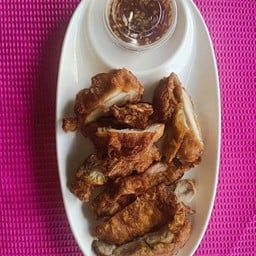 สะโพกไก่ทอดน้ำปลา