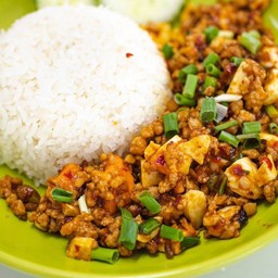 ข้าวหมูสับคั่วไข่เค็ม