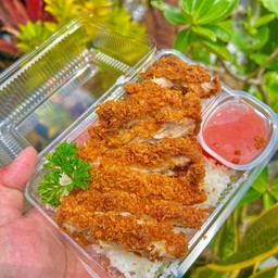 ข้าวหน้าไก่กรอบ ซอสพริก