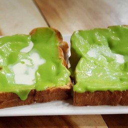 ขนมปังปิ้งเนย สังขยาใบเตย 1 แผ่น