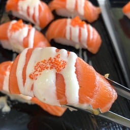 ซูชิแซลมอนสลัด