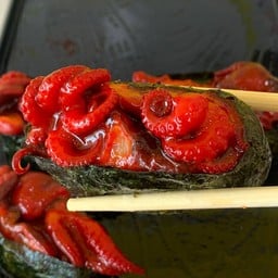 ซูชิหมึกซอสหวาน