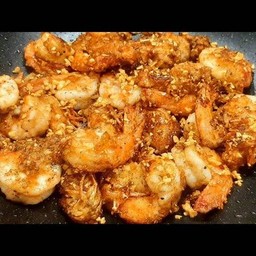 กุ้ง + หมูชิ้น ผัดกระเทียม ราดข้าว  (กุ้ง 3 ตัว)