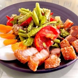 ตำถั่วปูปลาร้าหมูกรอบไข่ต้ม