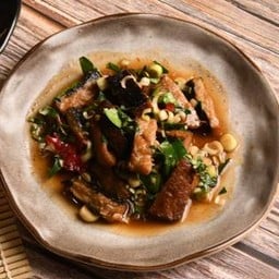 ยำปลาทอดสมุนไพร