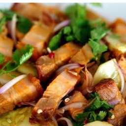 ยำหมูกรอบ