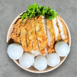 หมี่ไก่ทอดลูกชิ้น5ลูก
