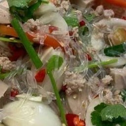 ยำวุ้นเส้นหมูยอ