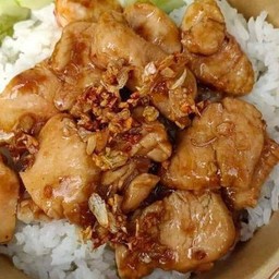 ข้าวไก่ทอดกระเทียม