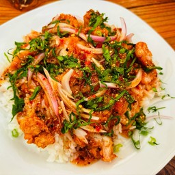 ข้าวยำไก่กรอบ