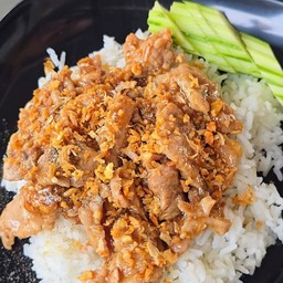 ข้าวหมูกระเทียม